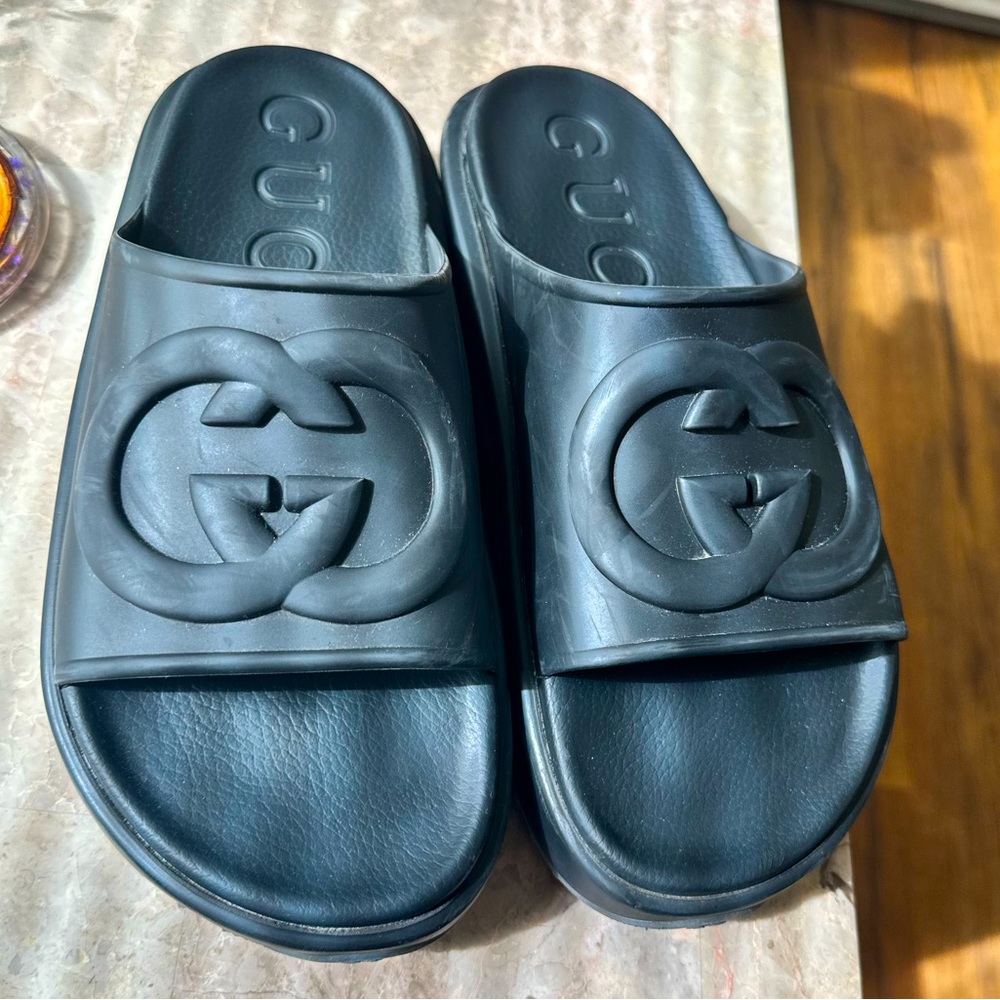 Men’s Gucci slides size 9
